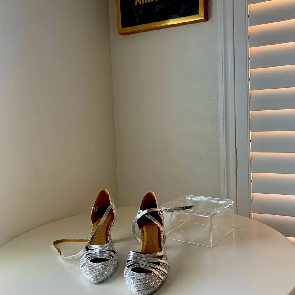 New Silver evening shoes scraps around the ankles
